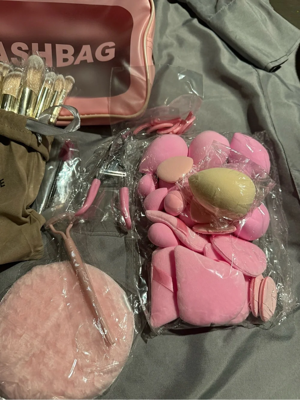 WashBag with Makeup Maange Brush Set